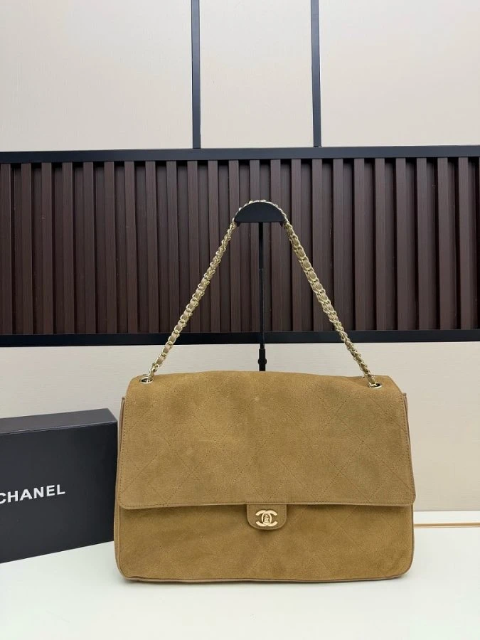 CC / Flap Bag / Beige / 38.5 x 26 x 11 cm - image