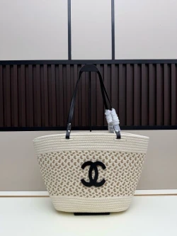 CC / Flap Bag / Beige
