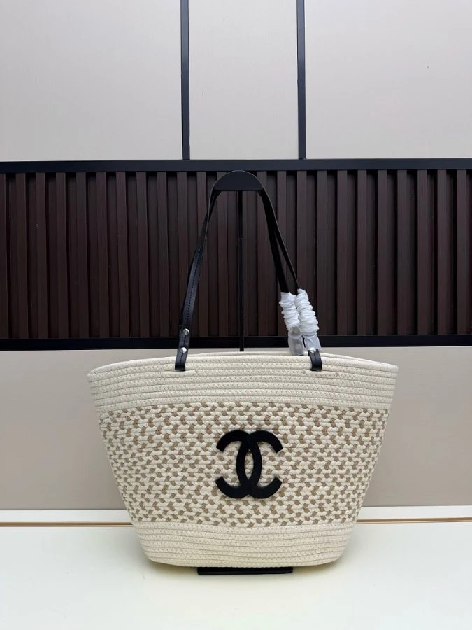 CC / Flap Bag / Beige - image