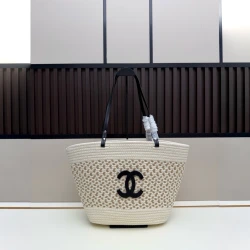 CC / Flap Bag / Beige