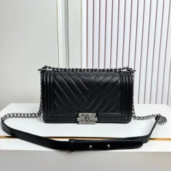 CC / Flap Bag / Black / 25 x 19 x 9 cm