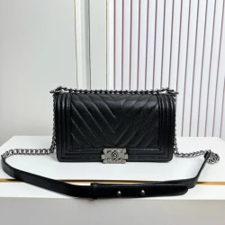CC / Flap Bag / Black / 25 x 19 x 9 cm