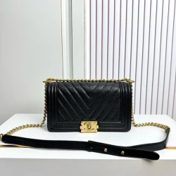 CC / Flap Bag / Black / 25 x 19 x 9 cm
