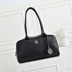 CC / Flap Bag / Beige / 37 x 19 x 11 cm