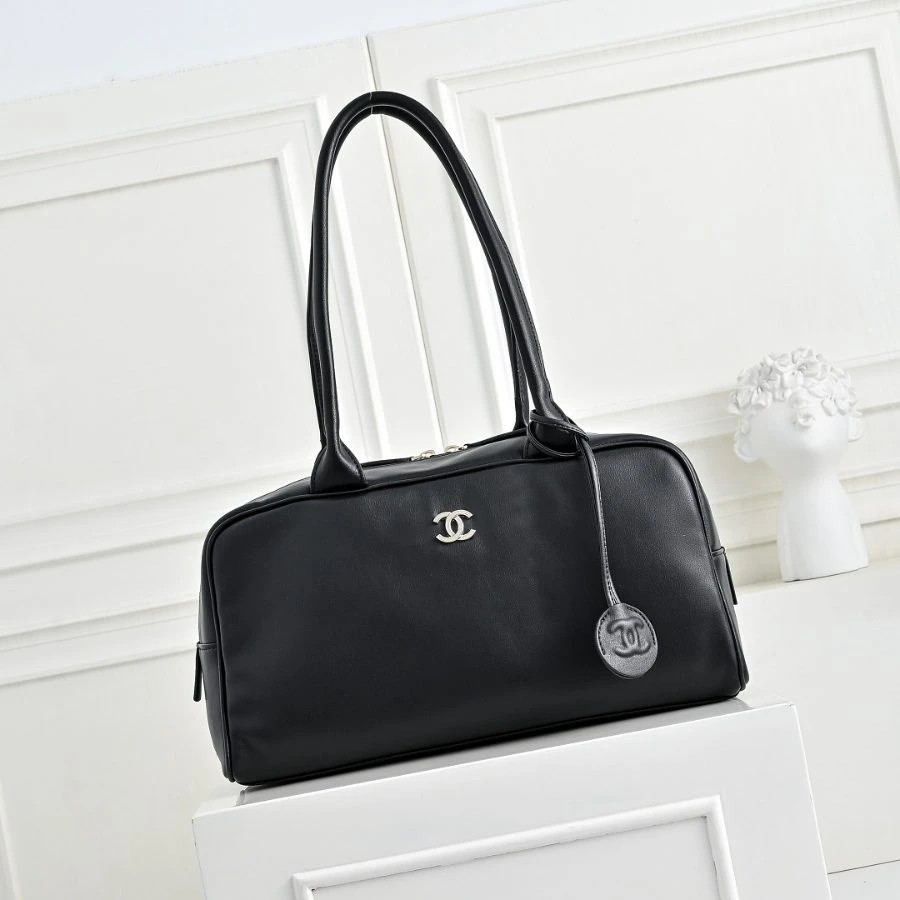 CC / Flap Bag / Beige / 37 x 19 x 11 cm - image