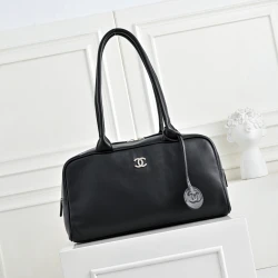 CC / Flap Bag / Beige / 37 x 19 x 11 cm