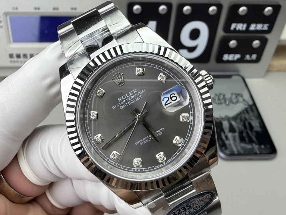RLX Watch / Grey - image