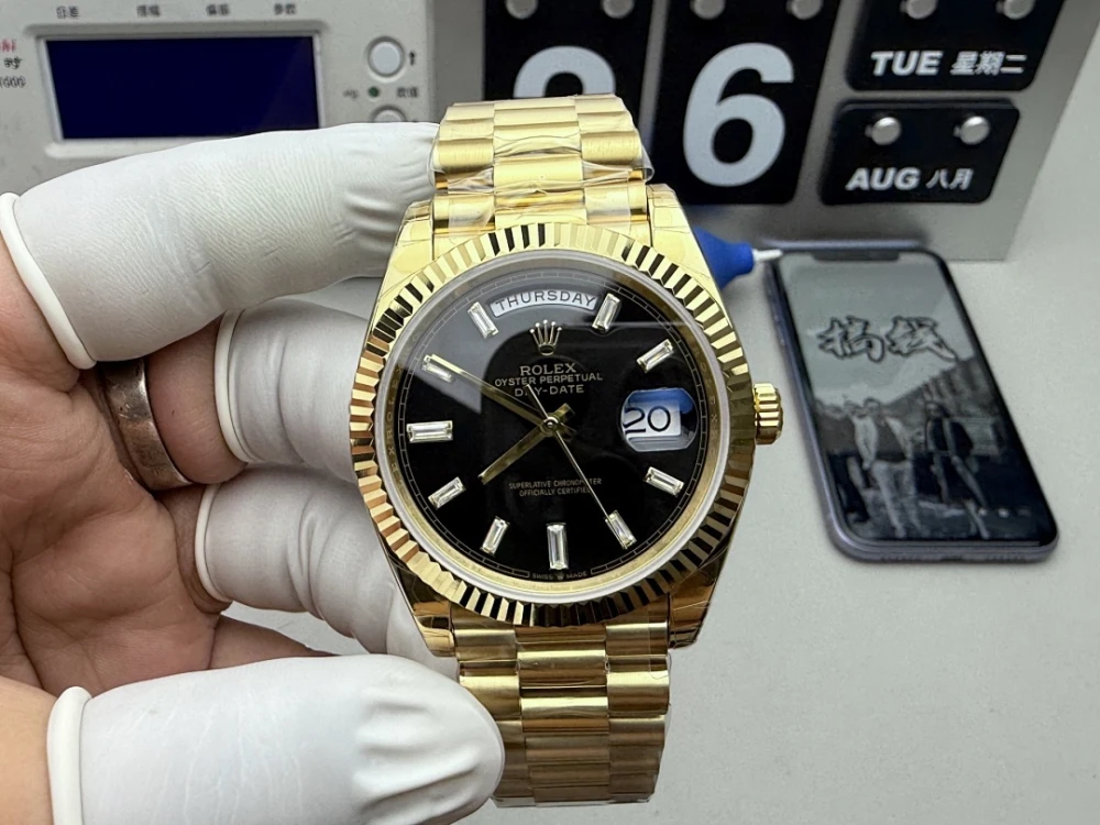 RLX Watch / Gold - image