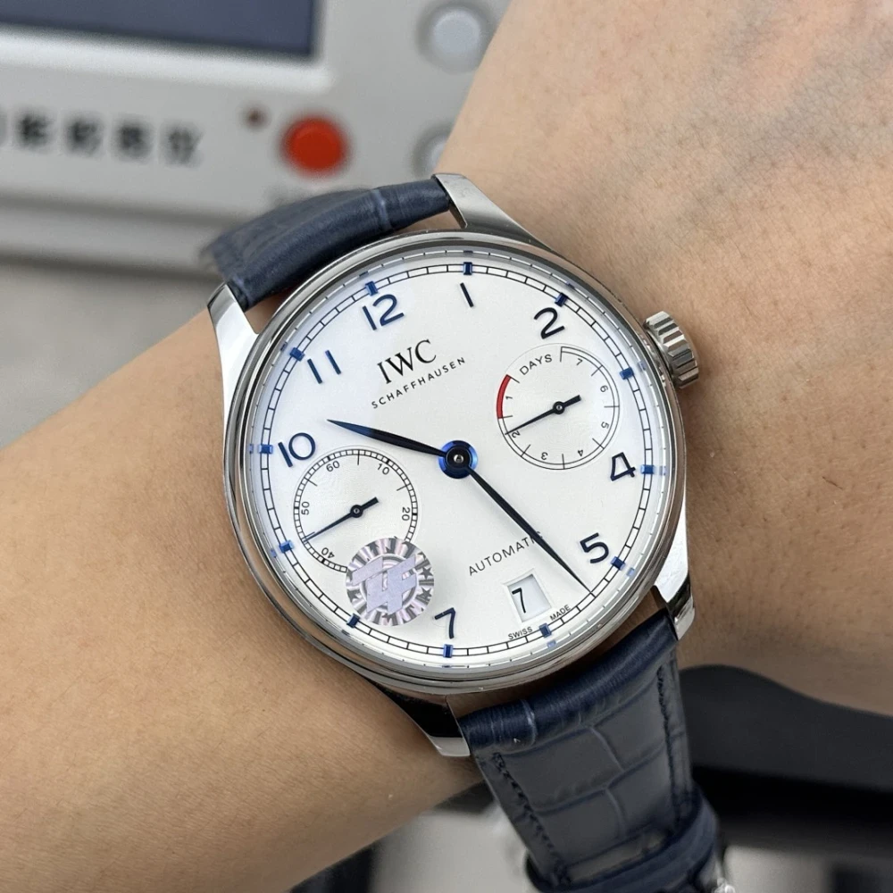 IWC Watch / White - image