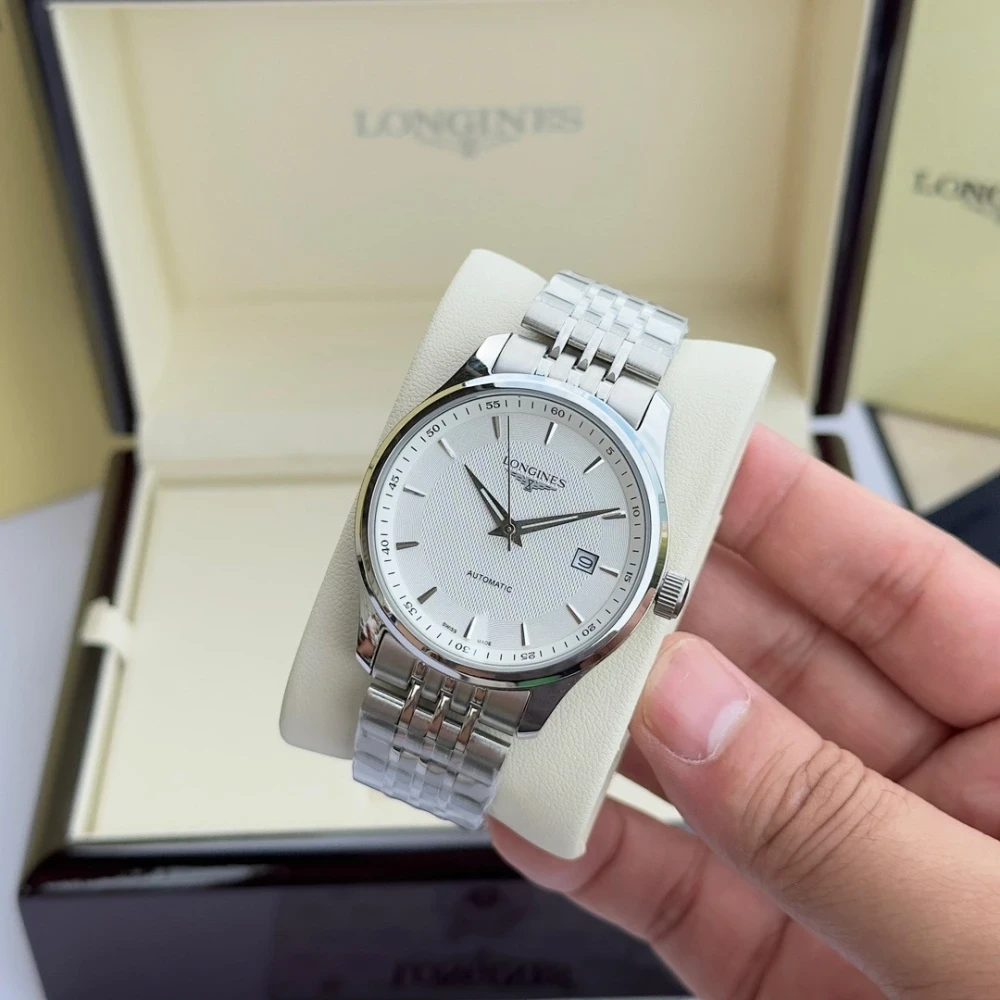 LNG Watch / Black & White - image
