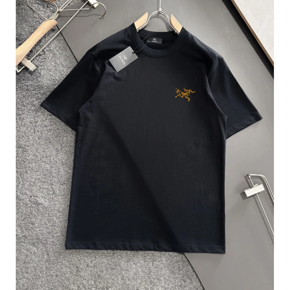 Model T-Shirt 030 / Black - image