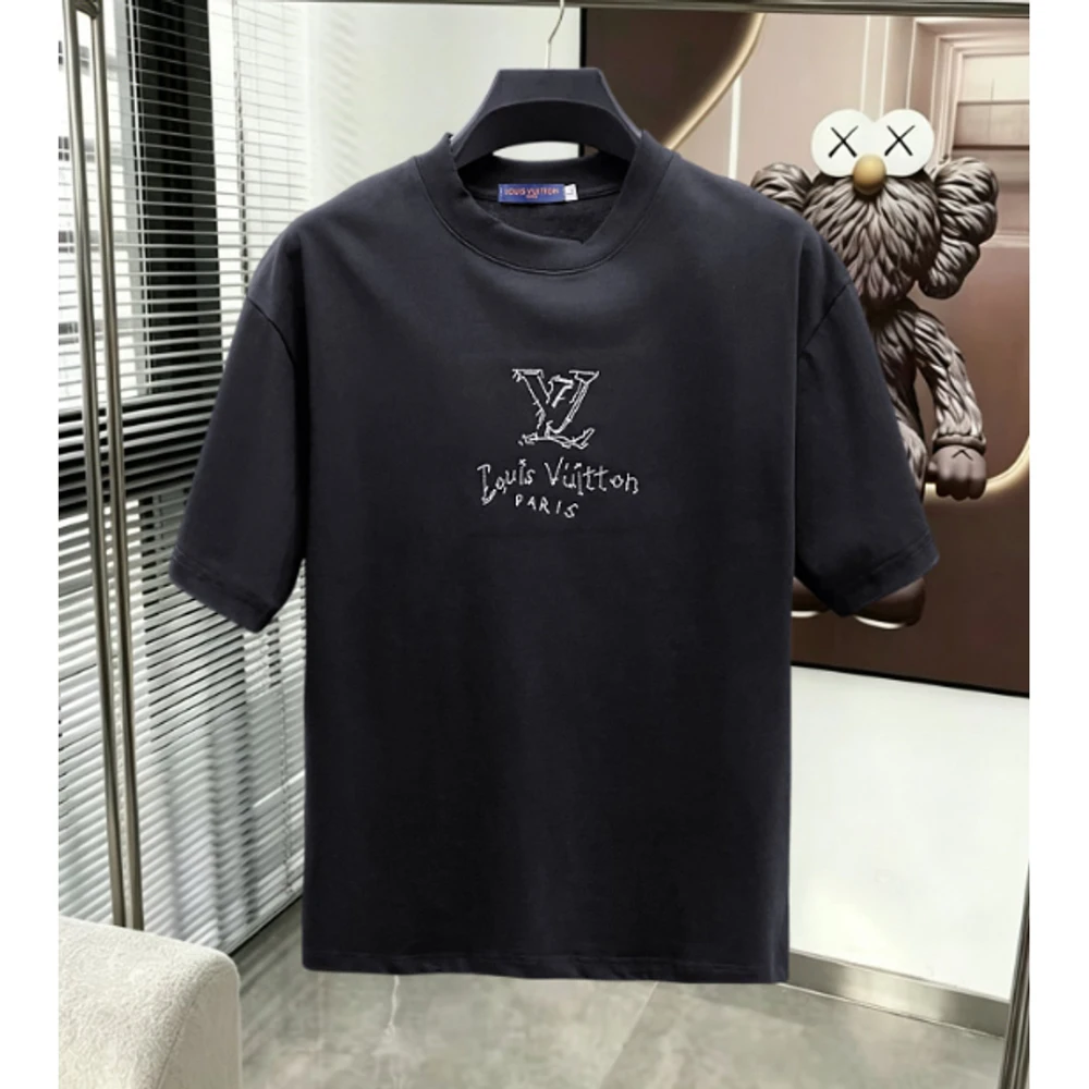 LV Model T-Shirt 105 / Black - image