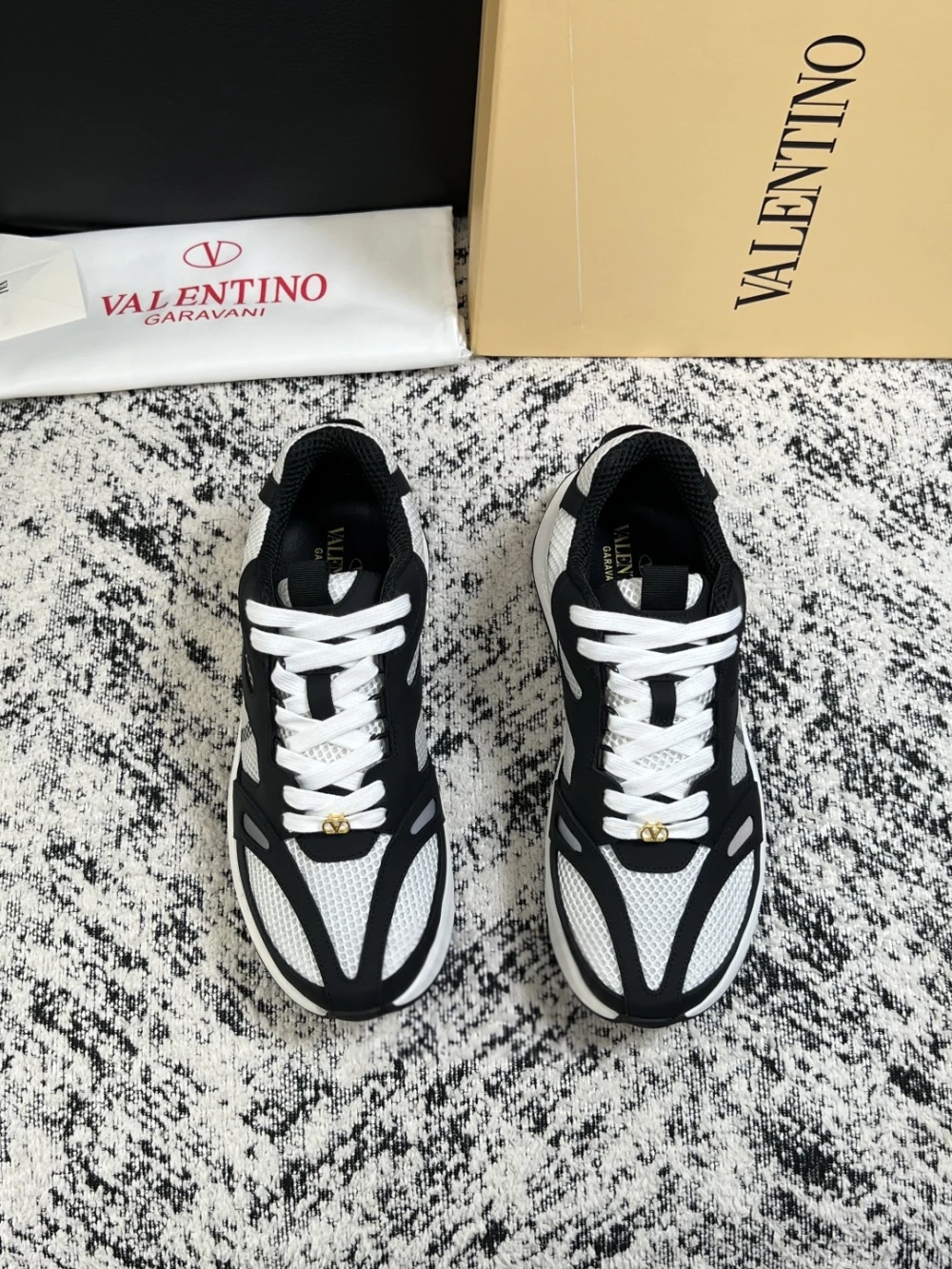 Vltn / Lacerunner / Black White - image