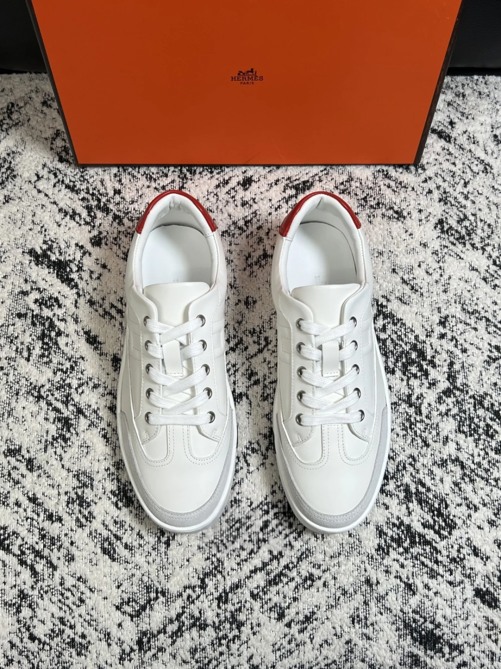 Hrms / Low-Top Sneaker / White Red - image