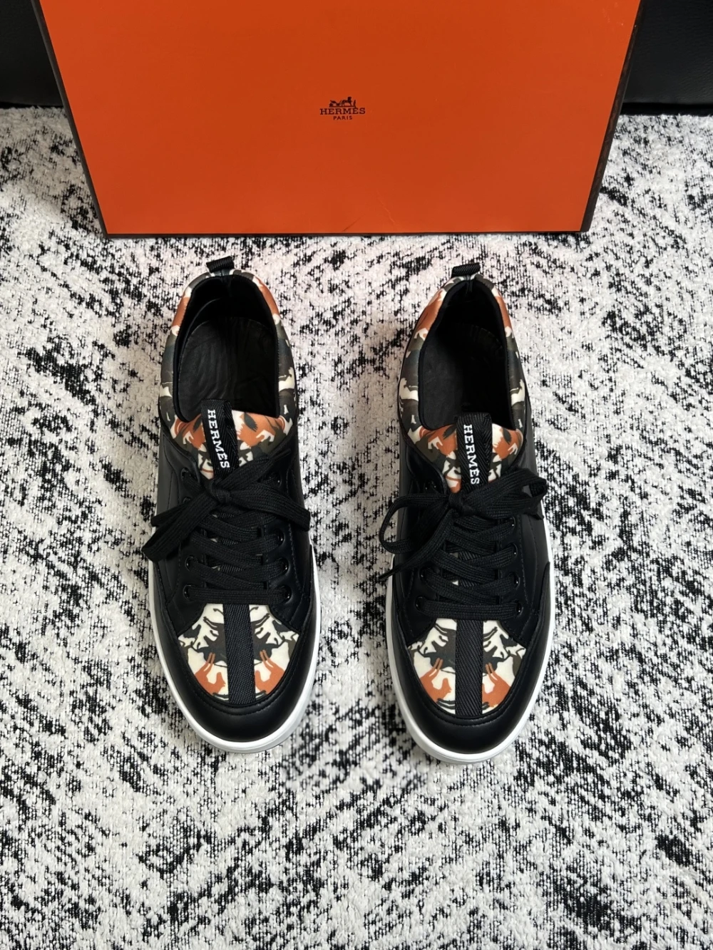 Hrms / Low-Top Sneaker / Black Multicolor - image