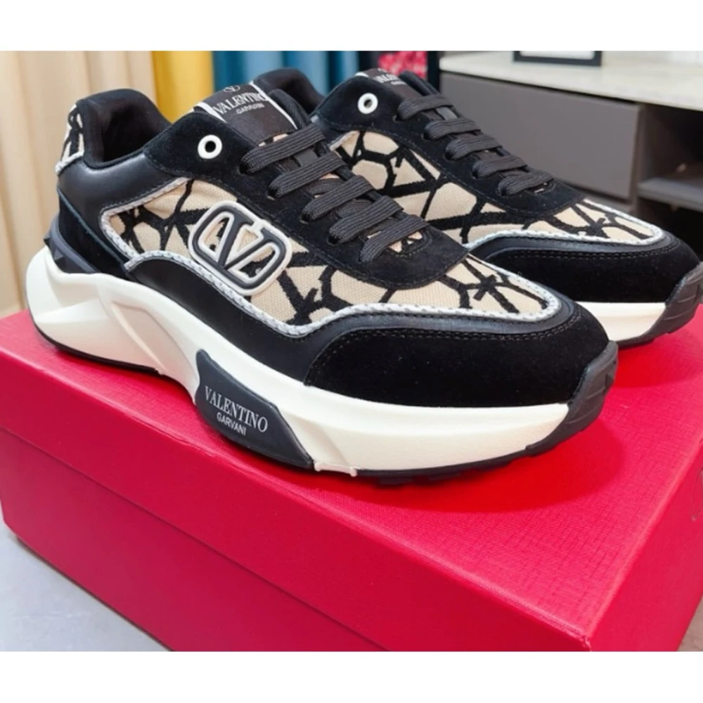 Valentino / V Logo Pattern Runner / Color Selection - image