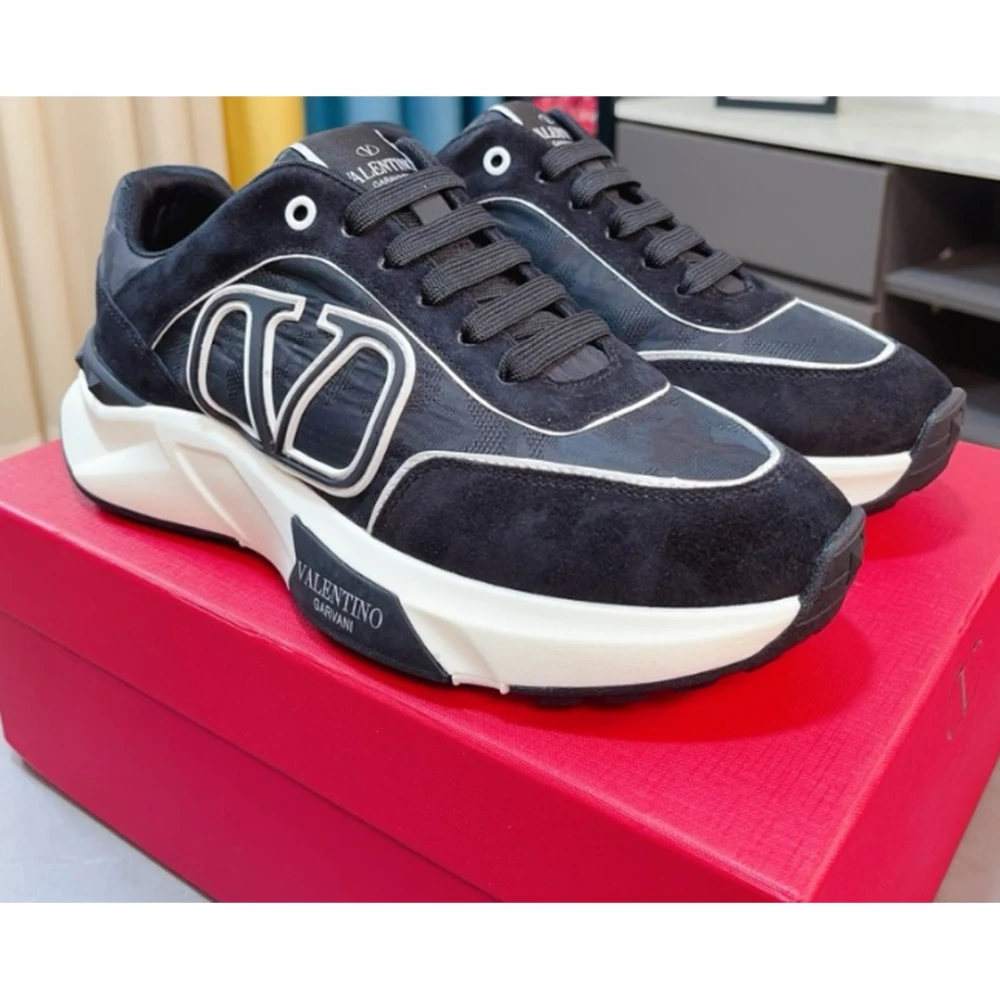 Valentino / V Logo Panel Runner / Color Selection - image