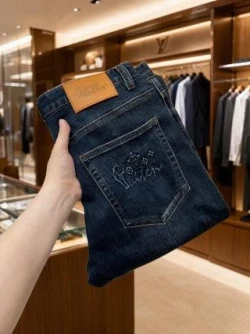 LV Back Pocket Embroidered Jeans / Blue