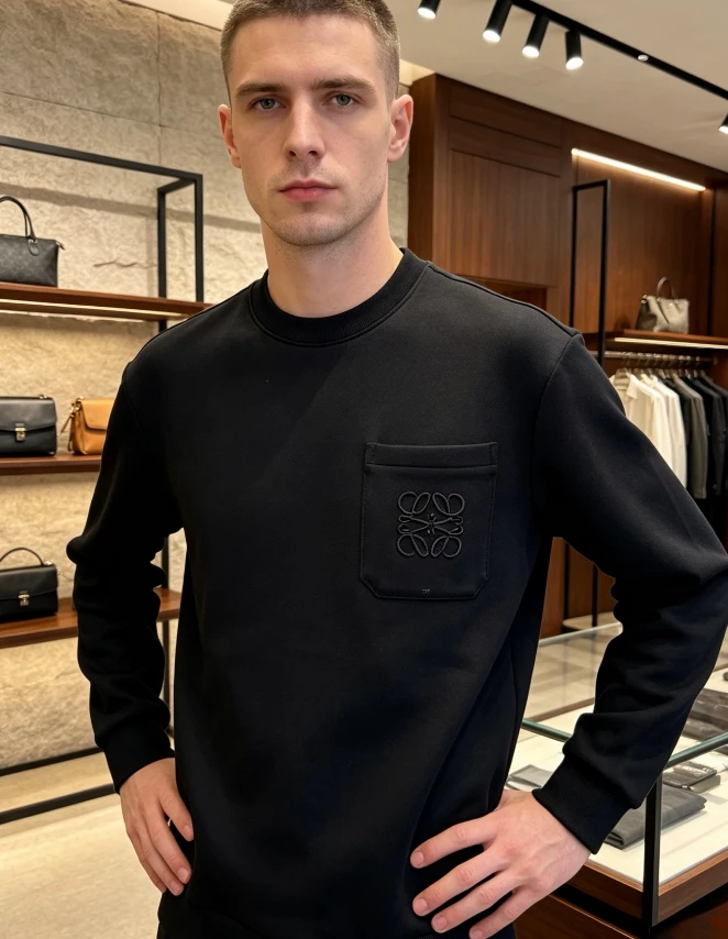 LV Pocket Tonal Logo Long Sleeve / Black - image