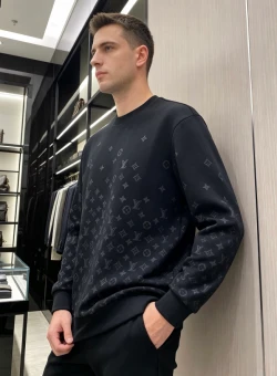 LV Scattered Monogram Long Sleeve / Black