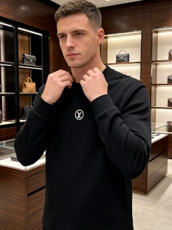 LV Small Round Logo Long Sleeve / Black
