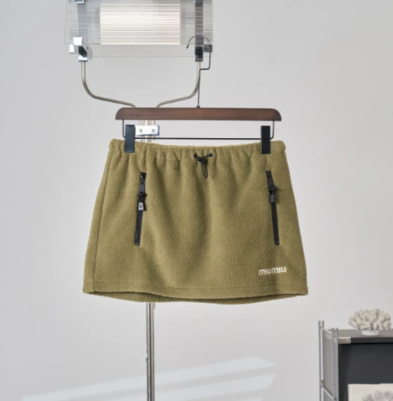 MIU Embroidered Logo Fleece Mini Skirt / Green - image
