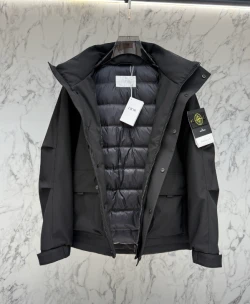 Stone Island Sleeve Logo Hooded Padded Jacket / Black