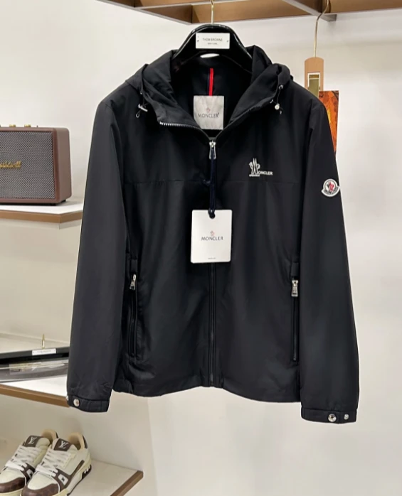 MON Small Chest Logo Hooded Jacket / Black - image