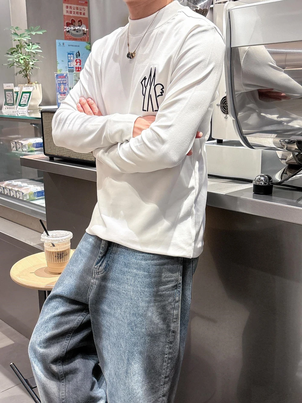 MON Large M Logo Top / White - image