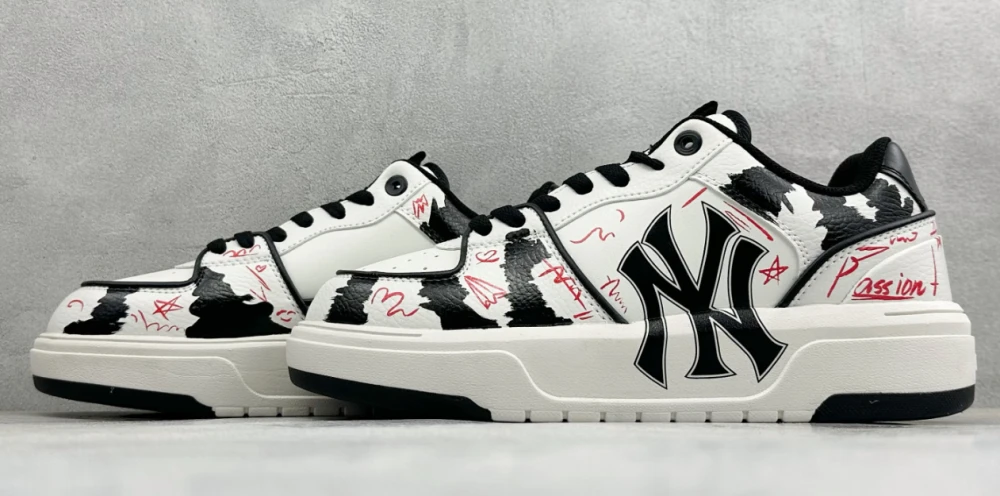 MLB Chunky Liner NY Logo 3ASXCA12N / White & Black & Pink - image