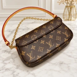 LV / Ivy Wallet on Chain / Monogram Brown
