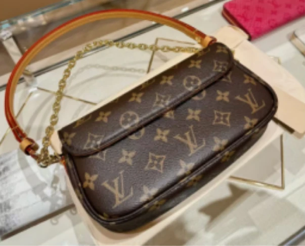 LV / Ivy Wallet on Chain / Monogram Brown - image
