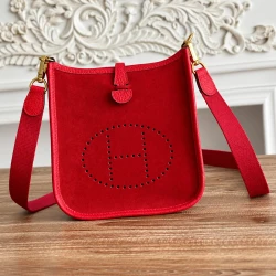 Hrms / Evelyne / Red