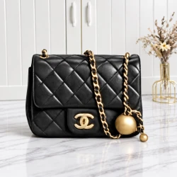 CHA Square Quilted Ball Chain Bag / Black