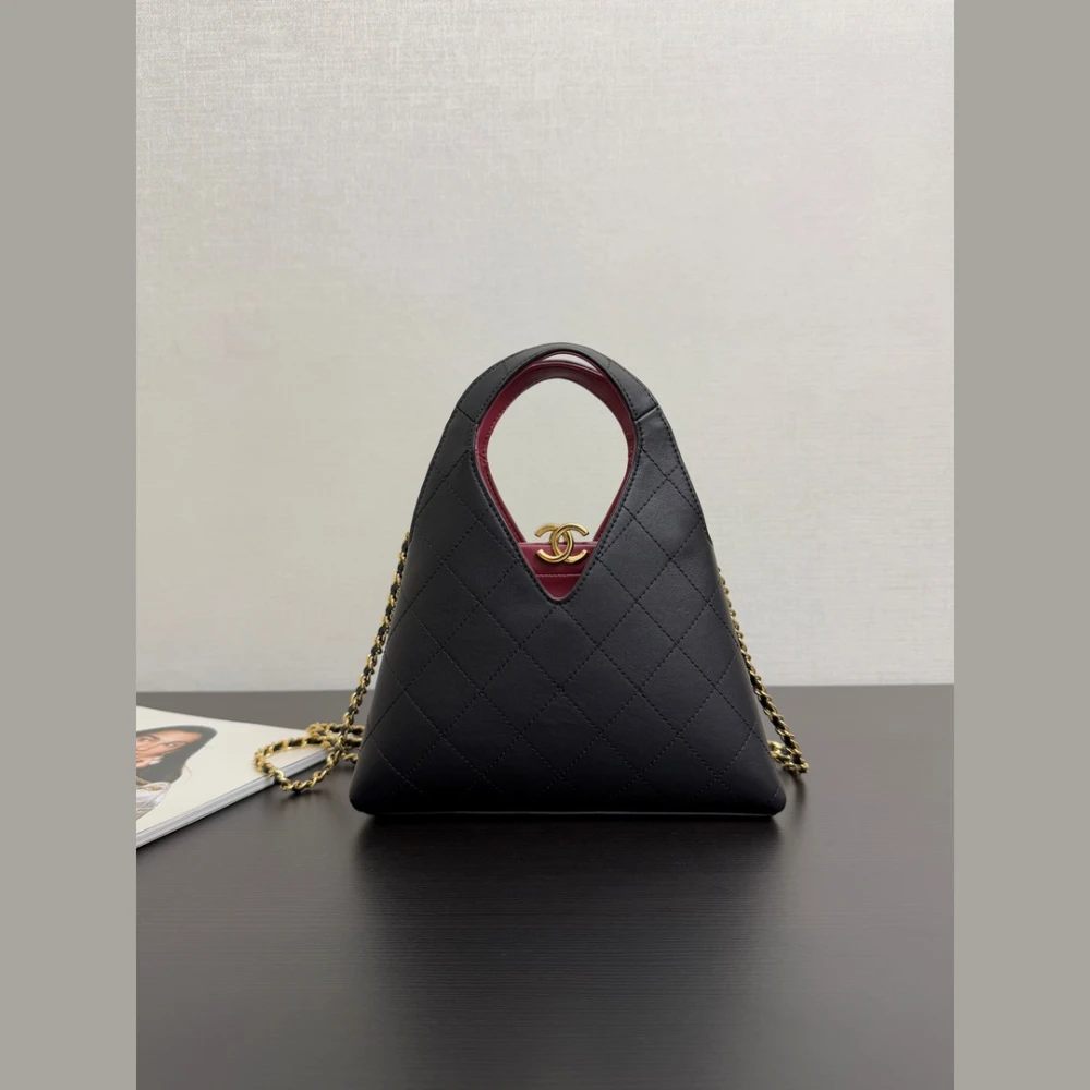 CHA Triangle Tote Bag / Black - image