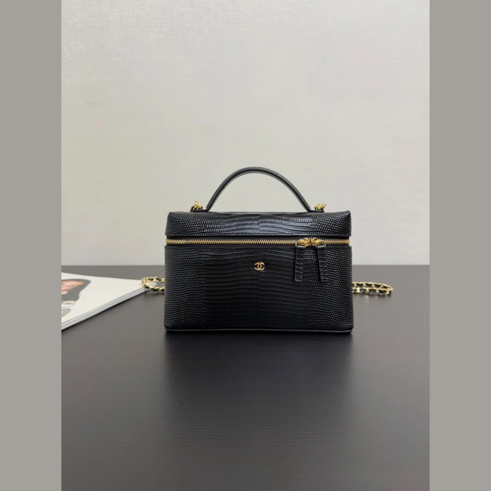 CHA Lizard-Embossed Vanity Case / Black - image