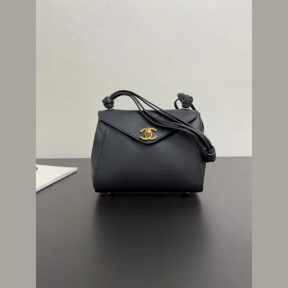 CHA Envelope Flap Bag / Black - image
