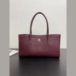 CHA East-West Tote Bag / Burgundy