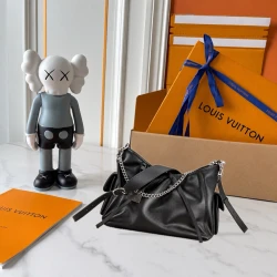 LV / Chain Hobo / Black