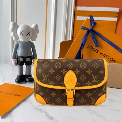LV / Buckle Shoulder Bag / Monogram Brown