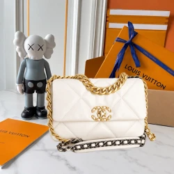 CC / Quilted Chain Flap / White