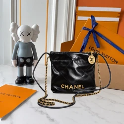 CC / Curved Zip Shoulder Bag / Black