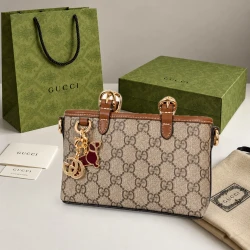 GG / Charm Shoulder Bag / Beige Brown