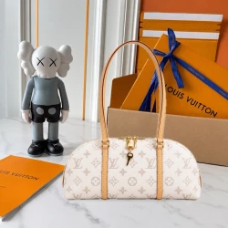 LV / Squire East-West / White Monogram