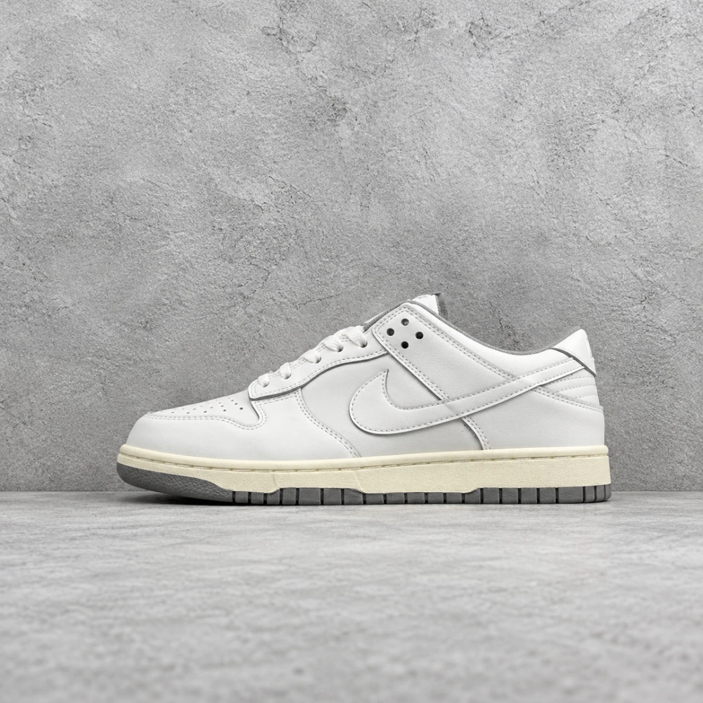 Nike / SB Dunk Low / Sail - image