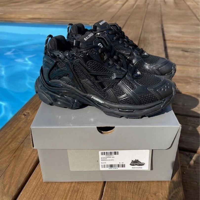 Balenciaga Runner - image