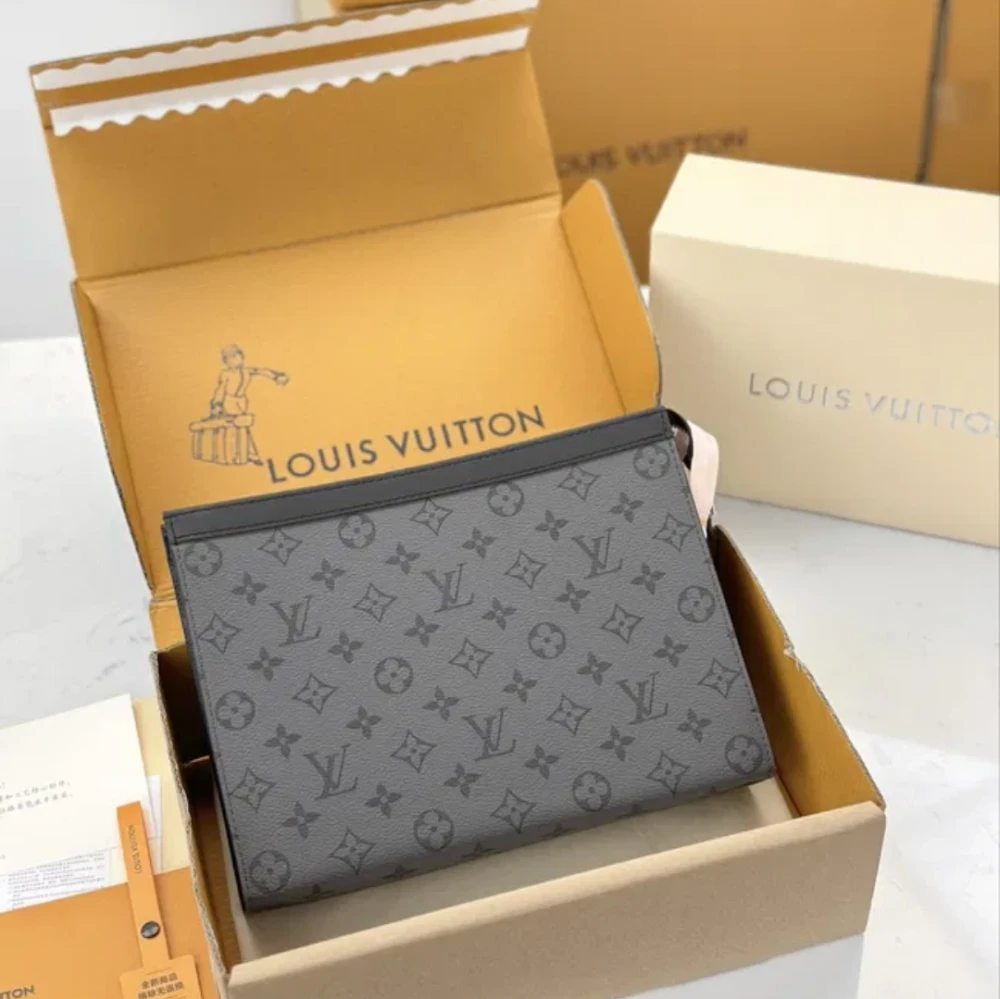 Louis Vuitton Monogram Eclipse Клъч - image