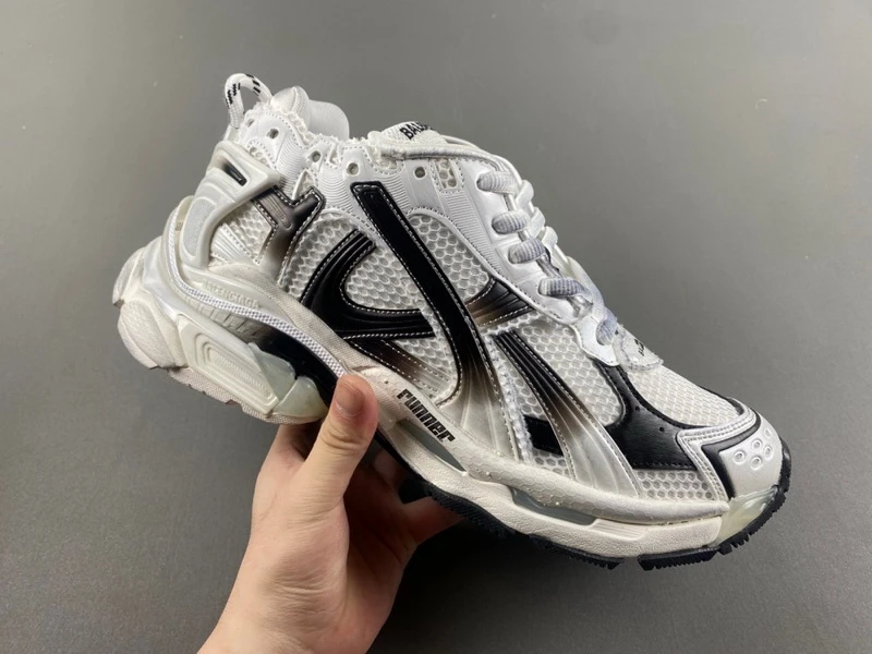 Balenciaga Runner - Black/Dark Grey - image