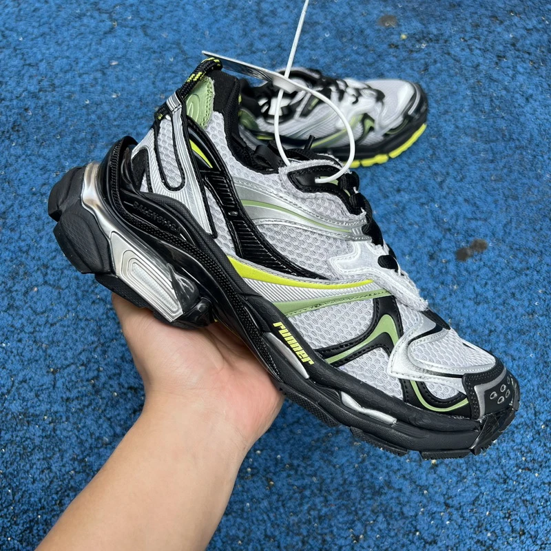 Balenciaga Runner - Black - image