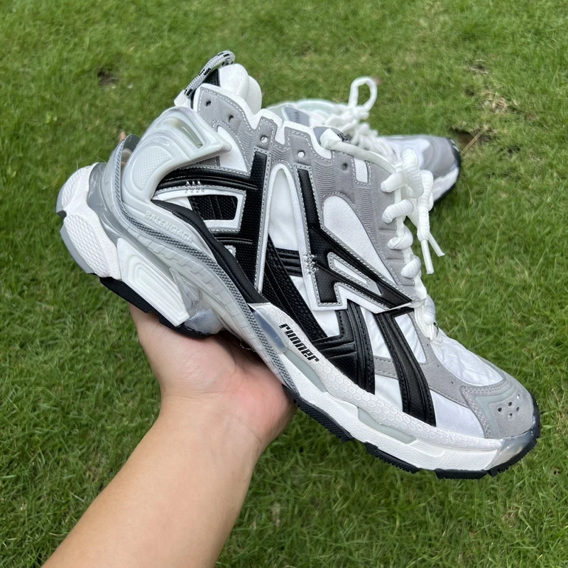 Balenciaga Runner - Black/White - image